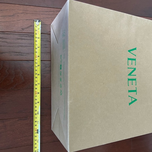 Authentic Bottega Veneta extra large paper shopping bag w/ green cloth handle - Picture 3 of 7